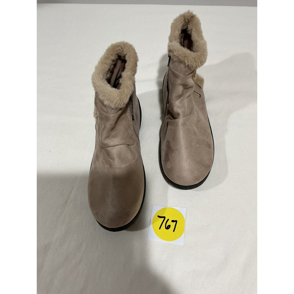 Woman’s Faux Suede Fur Inset Ankle Bootie Size 9 Tan
